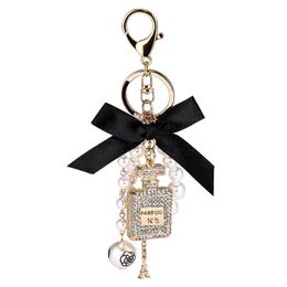 2022 Imitation Perle Bouteille De Parfum Porte-clés De Voiture Porte-clés Porte-Sac Charme Pendentif Accessoires Arc Porte-clés De Mode Porte-clés AA220318