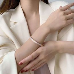 2022 Édition coréenne Imitation Fritillaria Bracelet Buckle pour la mode féminine Mei Huai Gol