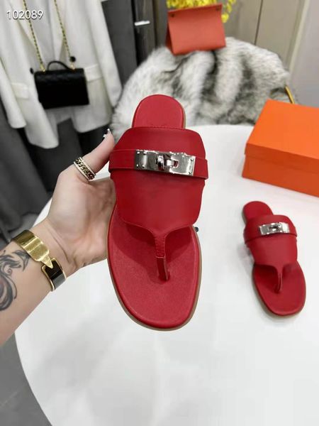 2022 Dames Classique Sandales Plates Designer De Luxe Boucle En Métal Plat Demi Pantoufles Noir Rouge Extérieur Polyvalent Robe De Plage Grande Taille Flip Flop 35 40 41 42 43 44