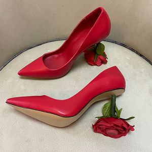 2022 Lady Sheepskin Suede Cuero Damas Damas zapatos Rose Corby High Heel Pillage Pointed Toe Europa America The Catwalk Spring and Fall Wedding Farty Tamaño