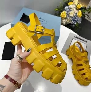 2022 Nieuwste designer Foam Rubber Sandalen Monolith Soles Zwart Wit Holle Schoenen Comfortabele schattige Mary Jane Granny Schoenen Maat 35-41 met doos en stofzakken