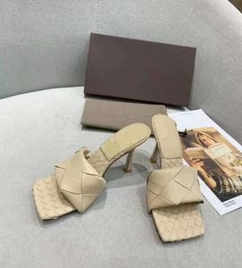 2022 dernières grandes pantoufles à talons hauts en treillis givré chaussures pour femmes bouche carrée bout ouvert chaussures pour femmes talon plat pantoufles taille 36-42