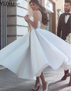2022 Últimos vestidos de novia con correa Ruched Tulle Sweep Train Corset backless Vestidos de novia simples Vestidos de novia hechos a medida