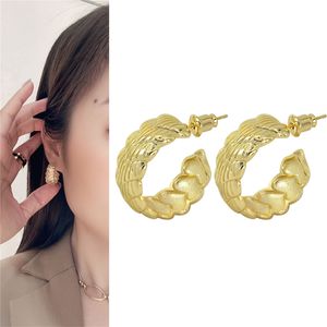 2022 Amour Boucles D'oreilles Designer pour Femmes C Forme Or Stud De Luxe Haute Qualité Bijoux Mode Coréenne Populaire Cadeau Femme Accessoires Bijoux Punk Charmes En Gros