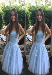 2022 Mooie lichtblauw Strapless Short Short Homecoming Graduation Dresses A Line Tule Lace Top Ruched Cocktail Prom Jurk Nieuwe Open BAC1962764