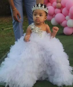 2022 lujosos cristales blancos tutú vestidos de niña de las flores con cuentas cuello transparente niveles tul Lilttle niños cumpleaños desfile vestidos de boda