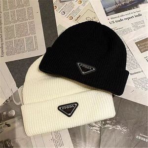 2022 Gorros de lujo diseñador Winter Bean hombres y mujeres Diseño de moda sombreros de punto otoño gorra de lana letra jacquard unisex cálido sombrero de calavera