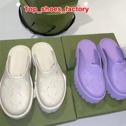 2022 luxe merk designer Vrouwen platform geperforeerde sandalen slippers gemaakt van transparante materialen modieuze sexy mooie zonnige strand vrouw schoenen maat 35-44