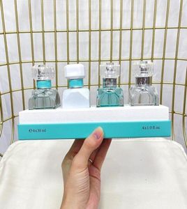 2022 Luxury Brand Femmes Perfume 30 ml avec 4pcs 3pcs Set Eau de Parfum Darding Sodel Edp Woman Cologne Spray 4 in 1 Kit Fragra2522326