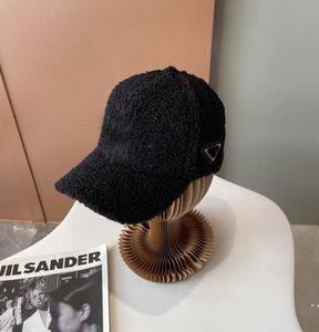 2022 luxe designer baretten mode tieye brief gedrukt driehoek vrouwen kasjmier baret motorkap hoeden pet hoed sport caps wint7408626