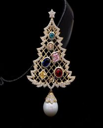 2022 Luxury Designer Pearl Brooch Christmas Tree Pin pour les femmes avec des bijoux de mode en zircone cubique Femme Nouvel An Gift4617504