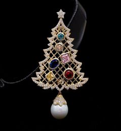 2022 Luxury Designer Pearl Brooch Christmas Tree Pin pour les femmes avec des bijoux de mode en zircone cubique Femme Nouvel An 2473359
