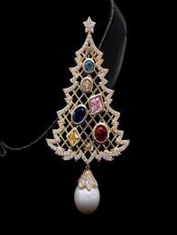 2022 Luxury Designer Pearl Brooch Christmas Tree Pin pour les femmes avec des bijoux de mode en zircone cubique Femme Nouvel An 3827268
