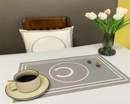 2022 Luxury Designer Restaurant Mat Fashion Pu Letter Maters impermeable y tazón de aceite Decoración de tazones Premium Western Place2422540