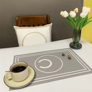 2022 Luxe Designer Restaurant Tapis De Mode PU Lettre Tapis De Table Imperméable À L'eau Et À L'huile Bol Tapis Décoration Premium Western Set De Table