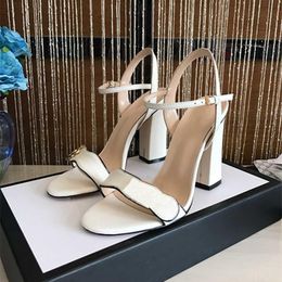 2022 Designer de luxe Slide Sandales pour femmes 35-42 Logo personnalisé de luxe en cuir Super High Heel