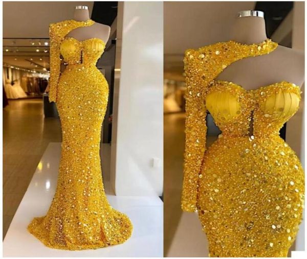 2022 Robes de soirée de luxe Paillettes jaune vif Perles Halter Manches longues Robe de bal Robes de soirée formelles sur mesure balayage train 4636364