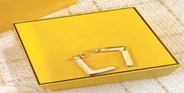 2022 Brincos de ouro de luxo para feminino Earring de grife de grife pingentes de jóias feminina letra de moda para brincar com presente de casamento 3174686