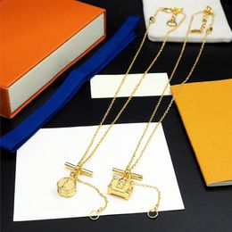 2022 Bijoux de luxe Femme Colliers de pendentif Fashion Jewelry Gravé Initials Letter Pendants Pendants1724
