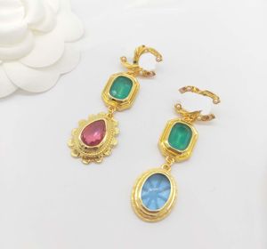 2022 Boucles d'oreilles de charme de qualité de luxe avec trois pcs cristal bleu vert et rouge en plaqué or 18 carats ont le timbre de la boîte PS3508A