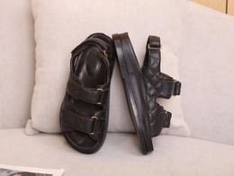 2022 sandales de luxe femmes pantoufle hommes diapositives en cuir sandale femmes crochet boucle chaussures de sport 35-42 avec boîte et sac à poussière