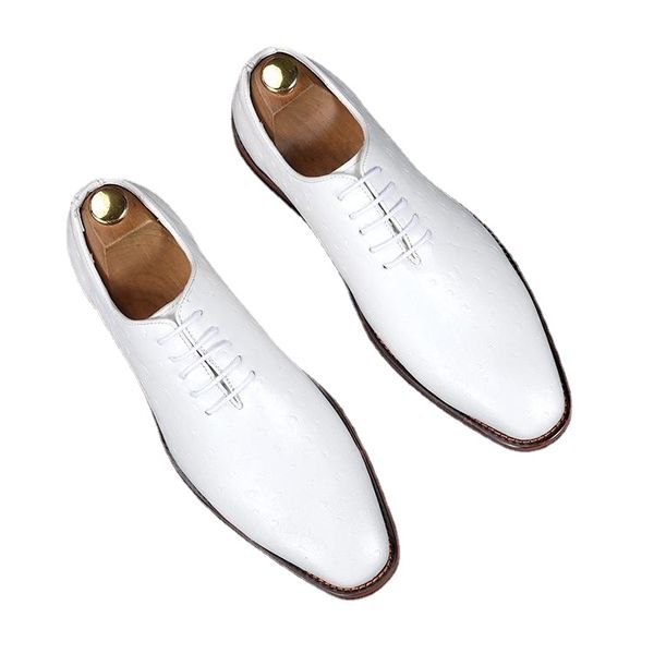 2022 zapatos de baile de graduación de negocios de estilo de lujo para hombres patrón de avestruz de imitación boda punta estrecha hombres zapatos planos mocasines calzado