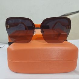 2022 Luxe domans zonnebril modeheren zonnebril UV Bescherming mannen ontwerper broedglas gradiënt metalen scharnier vrouwen brilbus 12