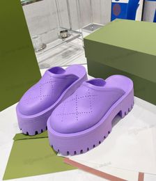 2022 Luxurys Designers Sandales pour hommes Femmes Classic Floral Brocade Slides Flats Platform en caoutchouc Platform Flip Flops Gear Highs Qua7310118