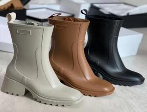 2022 Luxurys Designers Women Rain Boots England Style Waterd Hericht Welly Rubber Water Rains Shoes schoenen enkel Boot Booties6285635