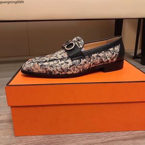 2022 MANNEN BEHADBAAR SLIP-On Casual Loafers Brand Formele zakelijke kledingschoenen Heren Prom Party Wedding Flat Shoes Maat 38-45 GM9M000001