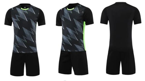 2022 HOMBRES Conjuntos de camisetas de fútbol personalizadas Entrenamiento de malla para hombres Traje de fútbol Logotipo personalizado para adultos más número Con pantalones cortos kingcaps cómodos para gimnasio Orden de mezcla Aceptar para la venta