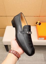 2022 Mannen Mode Lederen Designer Jurk Schoenen Merk Business Slip op Oxfords Heren Brogues Bruiloft Flats Grootte 38-45