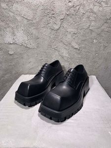 2022 Bottes noires pour hommes Derby Chaussures en cuir de veau Trooper bout carré Balencaigaity Geniune Chaussure en cuir Bb Designer Paris