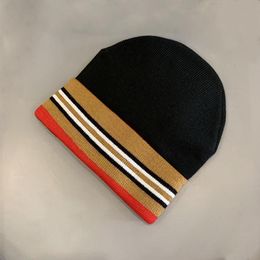 2022 Bonnet de bonnet de bonnet de bonnet de mode pour hommes Bonnet d'hiver chaud chapeau de laine tricoté plus bonnet de crâne en velours masque plus épais bonnets à franges chapeaux avec Labe
