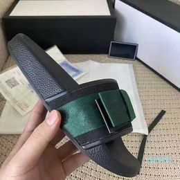 2022-mannen dames slippers ontwerper rubberglaasjes sandaal plat bloeiers aardbei groen rood wit web mode schoenen strand slippers flops bloem