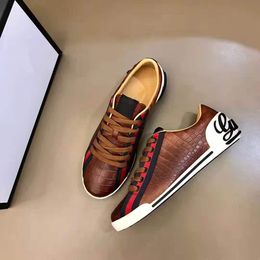 2022 Heren Designer Schoenen Brief Gedrukt Luxe Mode Toevallige Zwarte Mannen Sport Sneakers Hoge Kwaliteit Real Picture Mkaaq04 Nhd