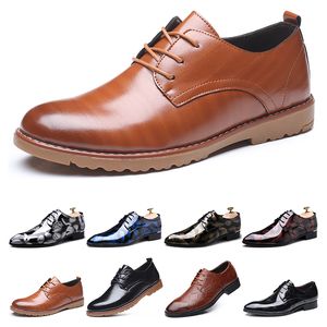 2022 Chaussures en cuir pour hommes Impression britannique Navy Bule Brow Brow Oxfords Flat Office Party Mariage Round Toe Fashion Outdoor Gai