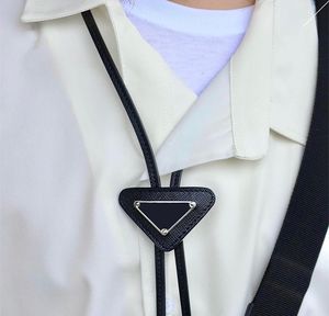 2022 MENS VROUWEN Designer Ties Fashion Lederen Nek Tie Boog voor mannen Dames met patroonletters Hekkleding Fur vaste kleur Nesties ketting