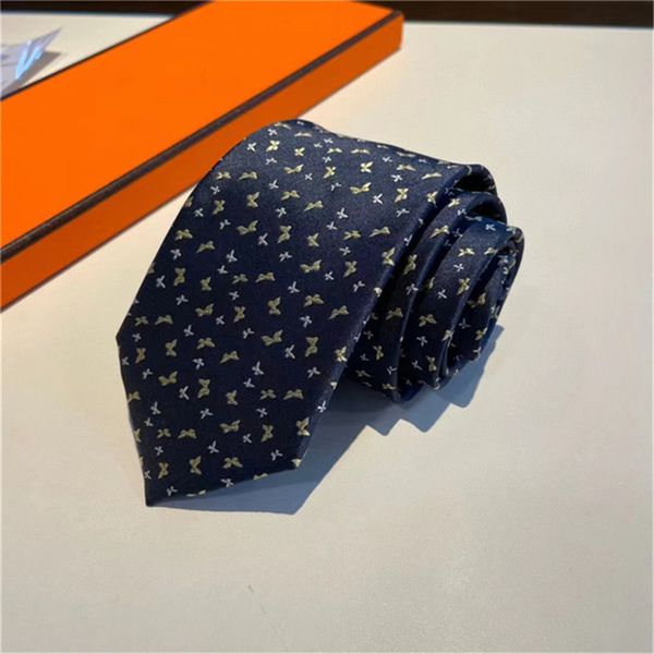 2022 Hommes Femmes Designer Cravates Mode Cravate Hommes Dames Avec Motif Lettres Cravates Fourrure Couleur Unie Cravates 881