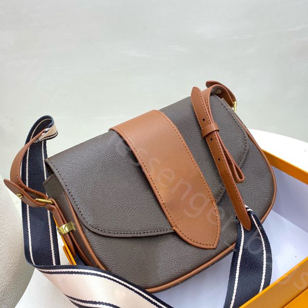 2022 Messengergreat sacs dame mode a attiré l'épaule cross body Saddle Designer portefeuille moraillon plaine lettre moraillon femmes de luxe nouveau sac à main chaud fourre-tout en cuir rabat sac à main