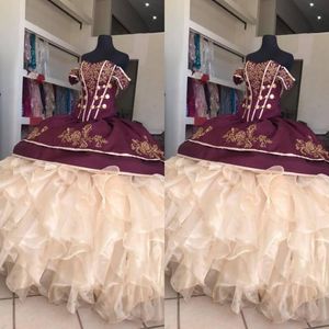 2022 Mexicaanse geborduurde Quinceanera -jurken Bourgondische champagne baljurk Ruches Off Schouder Prom Sweet 16 jurk Charro 248r