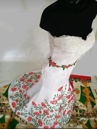 2022 Mexicaanse Stijl Trouwjurk Rose Bloemen Geborduurd Kant Satijn Strapless Corset Terug Vrouwen Bruidsjurk Charro Quinceanera Dr232g