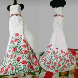 2022 Mexicaanse Stijl Trouwjurk Rose Bloemen Geborduurde Kant Satijn Strapless Corset Terug Vrouwen Bruidsjurk Charro Quinceanera Dr2533