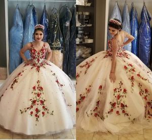 2022 Modest Champagne Perles manches Quinceanera Robes V-Col Vert Floral Red Embrassement Applique Perlé Sweet 15 Filles Robes de Pageant Tulle