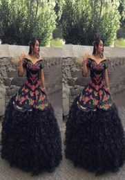 2022 Modeste Mexicain Charro Quinceanera Robes Robe De Bal À Volants Vinatge Brodé Sur L'épaule Satin Organza Sweet 15 Robe 5028311