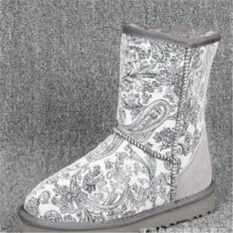 2022 multicolore vente chaude bottes de neige pour femmes australiennes classiques U5825 bottes courtes pour femmes GARDER AU CHAUD bottes avec étiquette de sac à poussière de carte