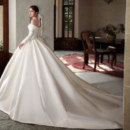 2022 Nuevo vestido de novia de satén nupcial boda retro de un solo hombro de manga larga bodas de estilo europeo de estilo europeo vestidos vestido de novia