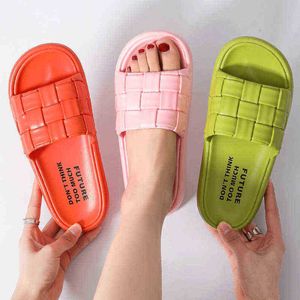 2022 NIEUW GERKOPERDERDE Designer Brand Women Sandalen Outdoor Strand Flat Woman Dia's Indoor Badkamer Paar Slippers Zomer Vrouw J220716