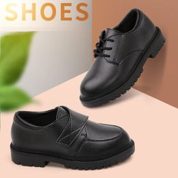 2022 Nouveaux chaussures en cuir pour enfants British Style Performance pour enfants Chaussures de mariage de mariage noir Chaussures pour garçons