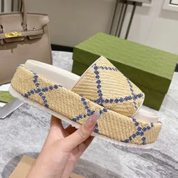 2022 Nouvelle couleur Big Letters Femmes Designer Sandales Summer Wedge 5cm Plate-forme à talons hauts Sandale Dames Slide Slipper Marque Fends Flip Flop Chaussures de plage de luxe 35-44 boîte